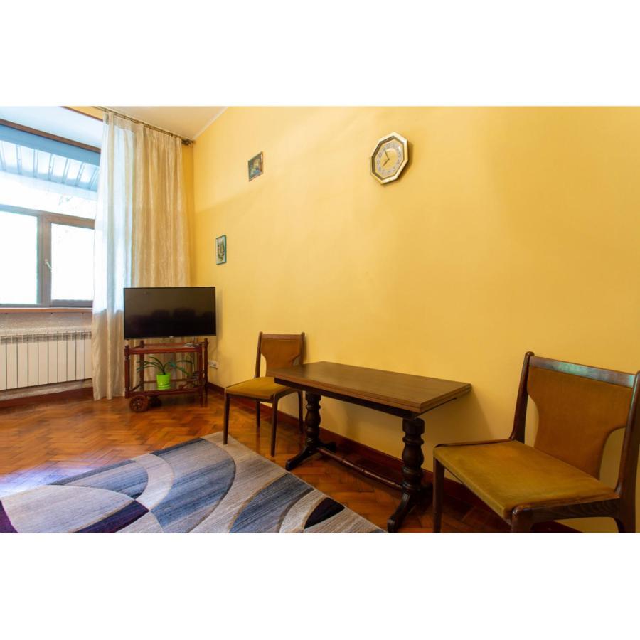Cozy Apartment On Nezalezhnosti Avenue Κχαρκίβ Εξωτερικό φωτογραφία