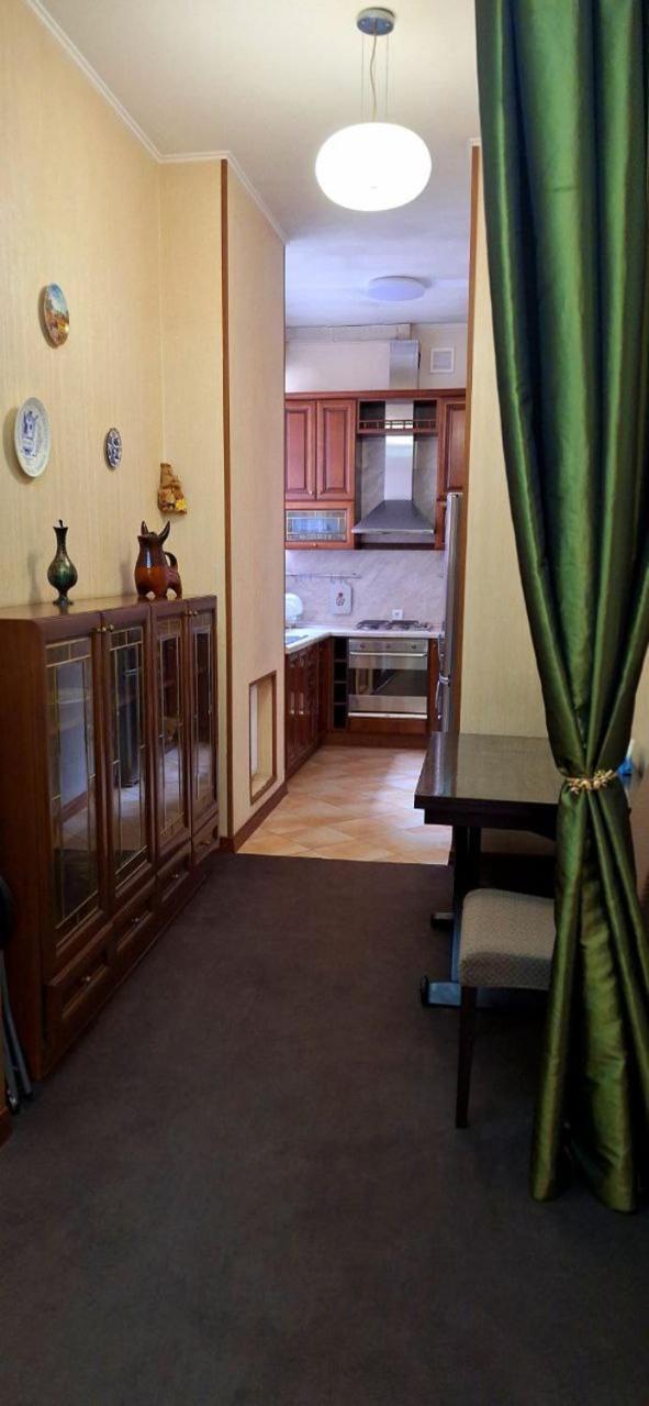Cozy Apartment On Nezalezhnosti Avenue Κχαρκίβ Εξωτερικό φωτογραφία